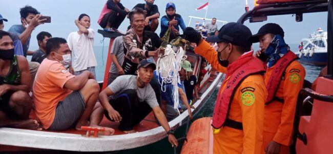 Body parts, debris found after Indonesia plane crash