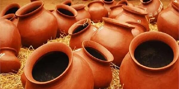 JK handicrafts dept ropes in ‘Kral Koor’ to help revive pottery in Kashmir valley JK handicrafts dept ropes in ‘Kral Koor’ to help revive pottery in Kashmir valley
