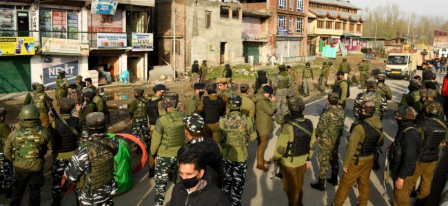 Injured CRPF trooper succumbs, Lawaypora attack toll 3 Injured CRPF trooper succumbs, Lawaypora attack toll 3
