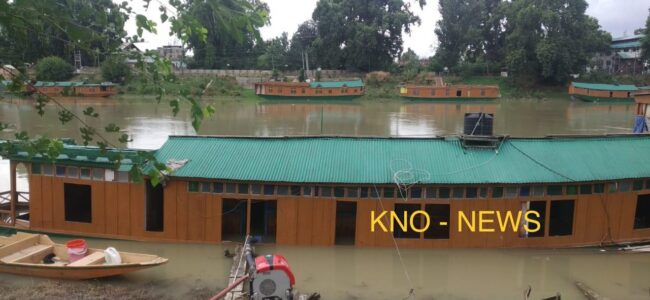 Srinagar family of five rendered homeless as houseboat sinks in Jhelum river