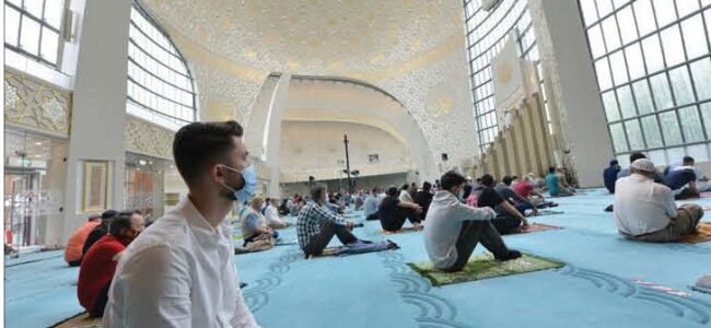 Muslims mark Eid al-Fitr holiday with joy, worry Muslims mark Eid al-Fitr holiday with joy, worry