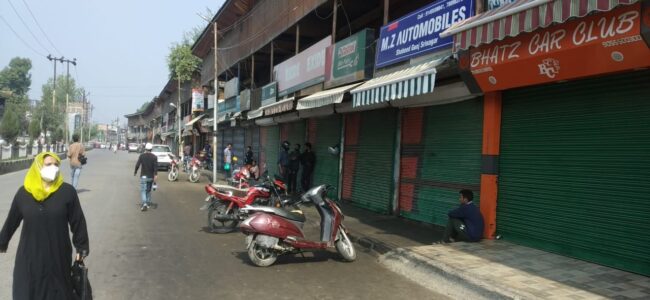 Shaheed Gunj traders protest against diversion of road