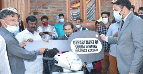 Union MOS for Social Justice & Empowerment visits Kulgam