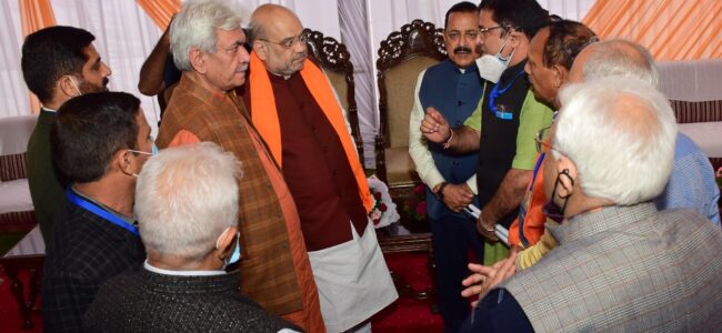 Delegation of Kashmiri Pandits calls on Shah in Jammu