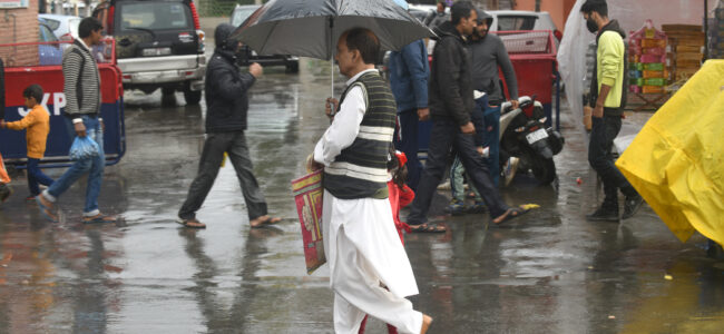 Mercury drops as MeT predicts snowfall, rains in Kashmir