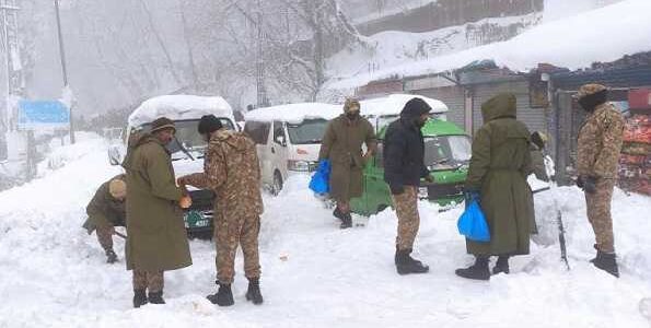 21 die trapped in vehicles after heavy snowfall in Pakistan’s Murree