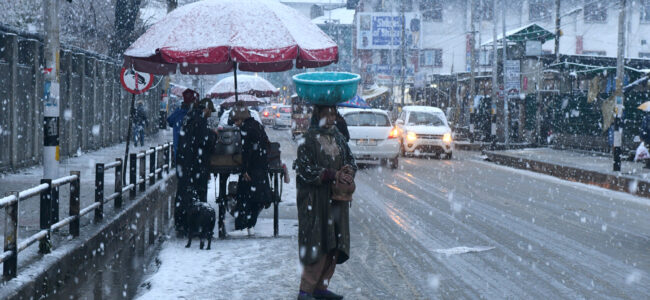 Moderate to heavy snowfall recorded in Kashmir, Jammu gets heavy rainfall Moderate to heavy snowfall recorded in Kashmir, Jammu gets heavy rainfall