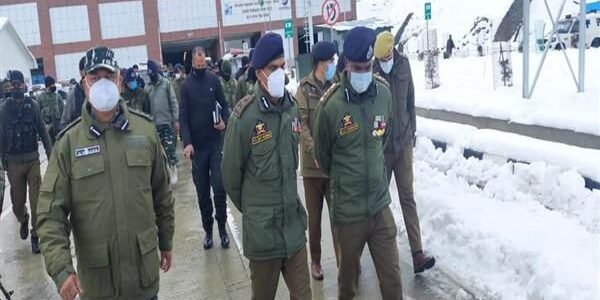 IGP Kashmir along with IG CRPF visits Navyug Tunnel:  Chairs joint meeting, reviews yatra arrangements