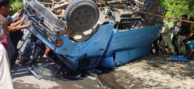 Six CRPF jawans injured in road accident in Shopian Six CRPF jawans injured in road accident in Shopian