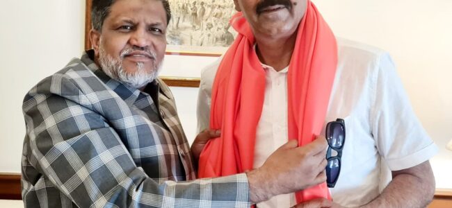 Advocate Farooq Reshi calls on Haji Shakeel Saifi