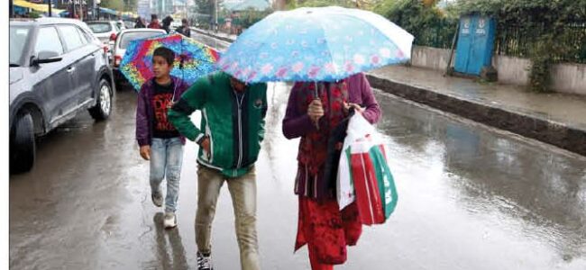 Weather to witness change in Kashmir as MeT predicts rains, snowfall Weather to witness change in Kashmir as MeT predicts rains, snowfall