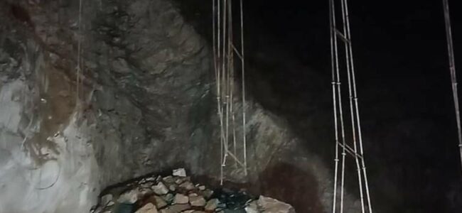 4 injured, several trapped as part of tunnel on J-K highway collapses in Ramban 4 injured, several trapped as part of tunnel on J-K highway collapses in Ramban