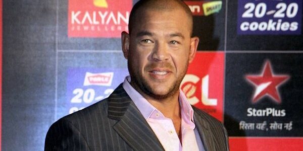 Former test cricketer Andrew Symonds dies in auto accident Former test cricketer Andrew Symonds dies in auto accident