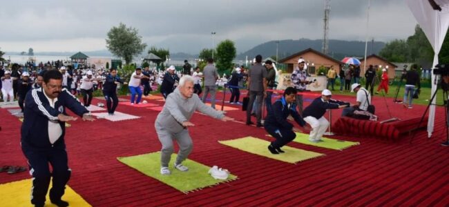 Yoga Day: Lt Guv Manoj Sinha leads hundreds at mass yoga programme Yoga Day: Lt Guv Manoj Sinha leads hundreds at mass yoga programme