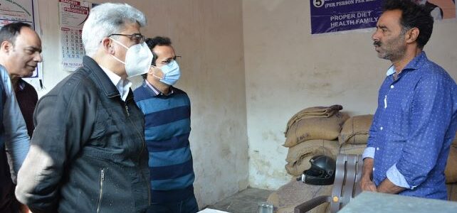 Dulloo, Zubair inspect Fair Price Shop