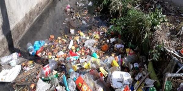 Irrigation canal in South Kashmir turns into dumping site, authorities unmoved