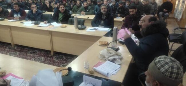 Director Agriculture Kashmir visits Budgam
