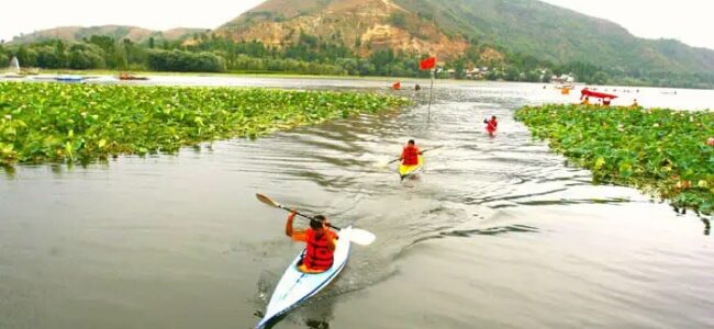 In pursuit of glory: Kashmir’s women kayaks wade through frozen waters in Dal Lake In pursuit of glory: Kashmir’s women kayaks wade through frozen waters in Dal Lake