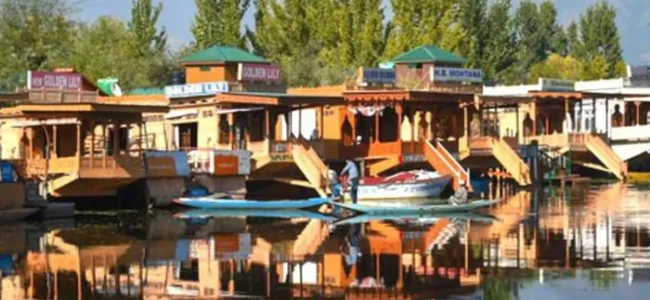 As Dal’s Houseboats Age, The Hands That Built Them Are Disappearing