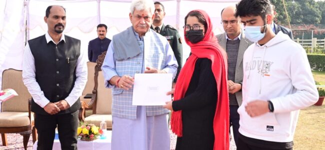 Lt Governor hands over ex-gratia cheque to NoKs of each deceased NHM Employee