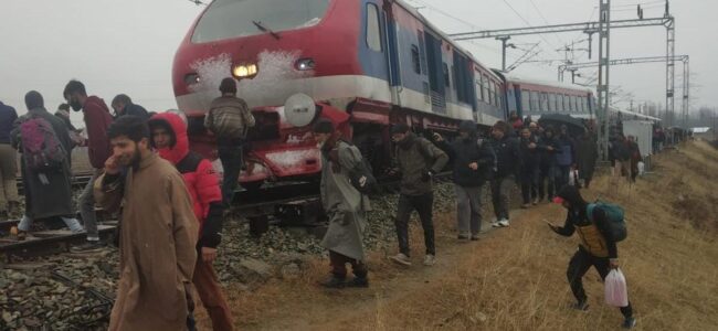 Qazigund-Baramulla train derails near Budgam, services to Baramuulla stopped Qazigund-Baramulla train derails near Budgam, services to Baramuulla stopped