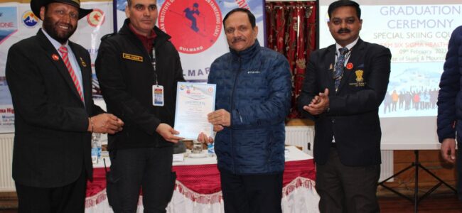Advisor Bhatnagar felicitates Sigma Skiers at IISM Gulmarg