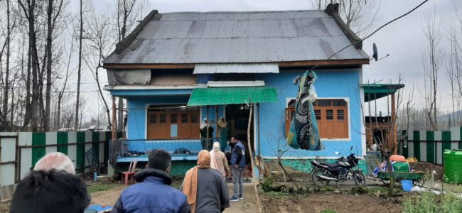 Terror case: SIU conducts searches at LeT commander’s residence at Pulwama Terror case: SIU conducts searches at LeT commander’s residence at Pulwama