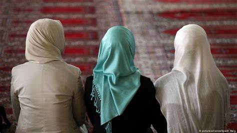 Self-Help Groups Turn Kashmir’s Women into “Lakhpati Didis” Self-Help Groups Turn Kashmir’s Women into “Lakhpati Didis”