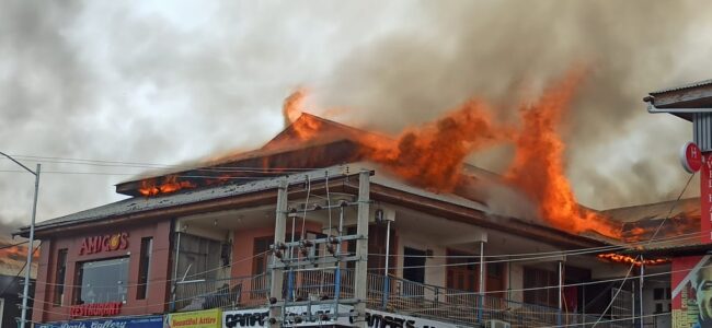 Fire engulfs shopping complex at Dargah Hazratbal