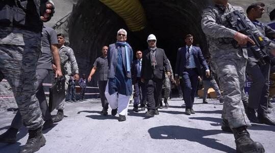 Nitin Gadkari, Lt Guv Manoj Sinha alongwith MPs inspect Zojila Tunnel