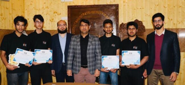 DC Srinagar felicitates toppers of IIT-JEE Mains Examination 2023 DC Srinagar felicitates toppers of IIT-JEE Mains Examination 2023
