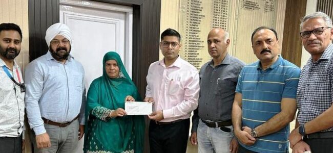 DDC Rajouri distributes Smart KCC Cards among progressive Farmers