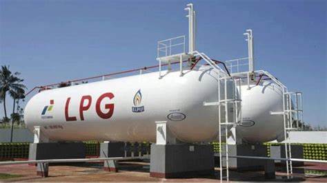 Centre promise 10 pc more LPG to states that expedite piped gas rollout