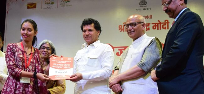 Union MoS presents appointment letters to youth during Rozgar Mela at Jammu Union MoS presents appointment letters to youth during Rozgar Mela at Jammu