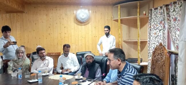 Director Horticulture visits Anantnag, participates in awareness camp