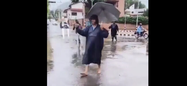 Policeman wins praise for managing traffic barefoot amid heavy downpour, waterlogging