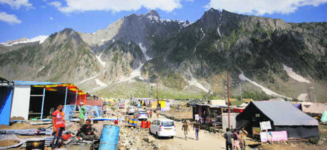 ‘Langar’ services at base camps prove means of sustenance for yatris