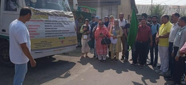 Director Agriculture Kashmir flags-off Beekeepers on Exposure Visit