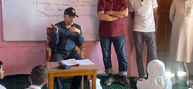 Director JKEDI conducts extensive tour of Shadab Karewa Director JKEDI conducts extensive tour of Shadab Karewa