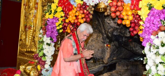 Lt Governor pays obeisance at Shri Mata Vaishno Devi Shrine