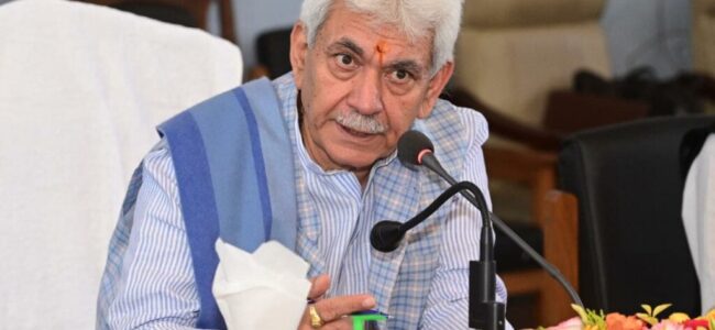 LG Manoj Sinha visits GMC Jammu to inquire about health of Udhampur accident victims