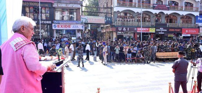 Lt Guv flags off CRPF Women Bike Expedition ‘Yashasvini’ from the iconic Lal Chowk, Srinagar