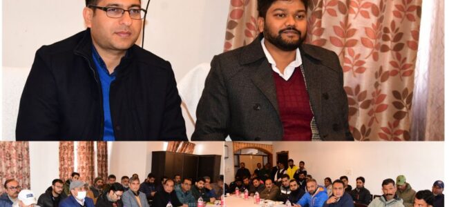DC, Director Tourism Kashmir reviews winter preparedness at Sonamarg