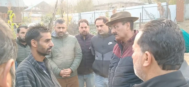 Director Agriculture visits Kupwara, takes stock of Rabi crop scenario