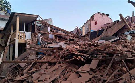 Midnight earthquake kills 128 in Nepal