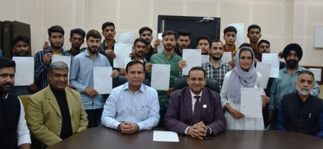 Commissioner Secretary SDD distributes job letters among 17 appointees Commissioner Secretary SDD distributes job letters among 17 appointees