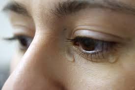 Sniffing women’s tears found to reduce aggressive behaviour in men Sniffing women’s tears found to reduce aggressive behaviour in men