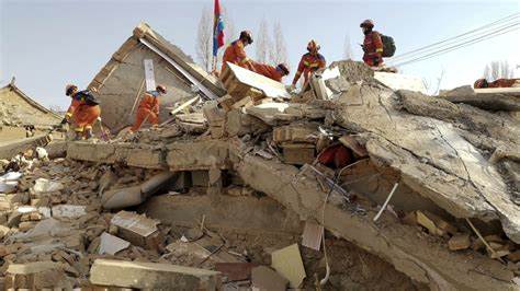 China’s earthquake survivors endure frigid temperatures and mourn the dead China’s earthquake survivors endure frigid temperatures and mourn the dead