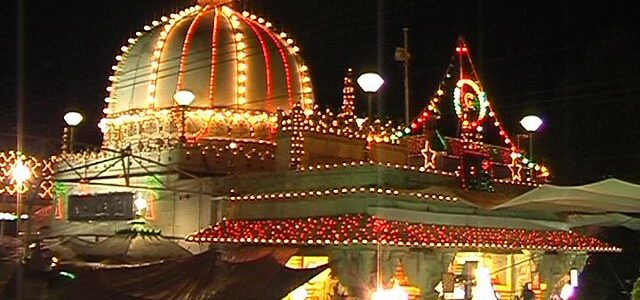 PM Modi presents ‘chadar’ to be placed at Ajmer Sharif PM Modi presents ‘chadar’ to be placed at Ajmer Sharif