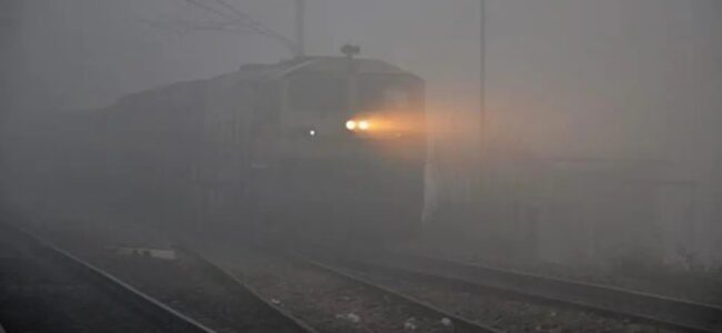 Dense fog envelops Delhi, 45 trains delayed